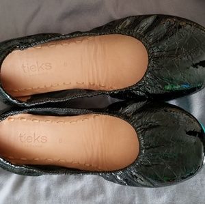 EUC Obsidian Black Tieks